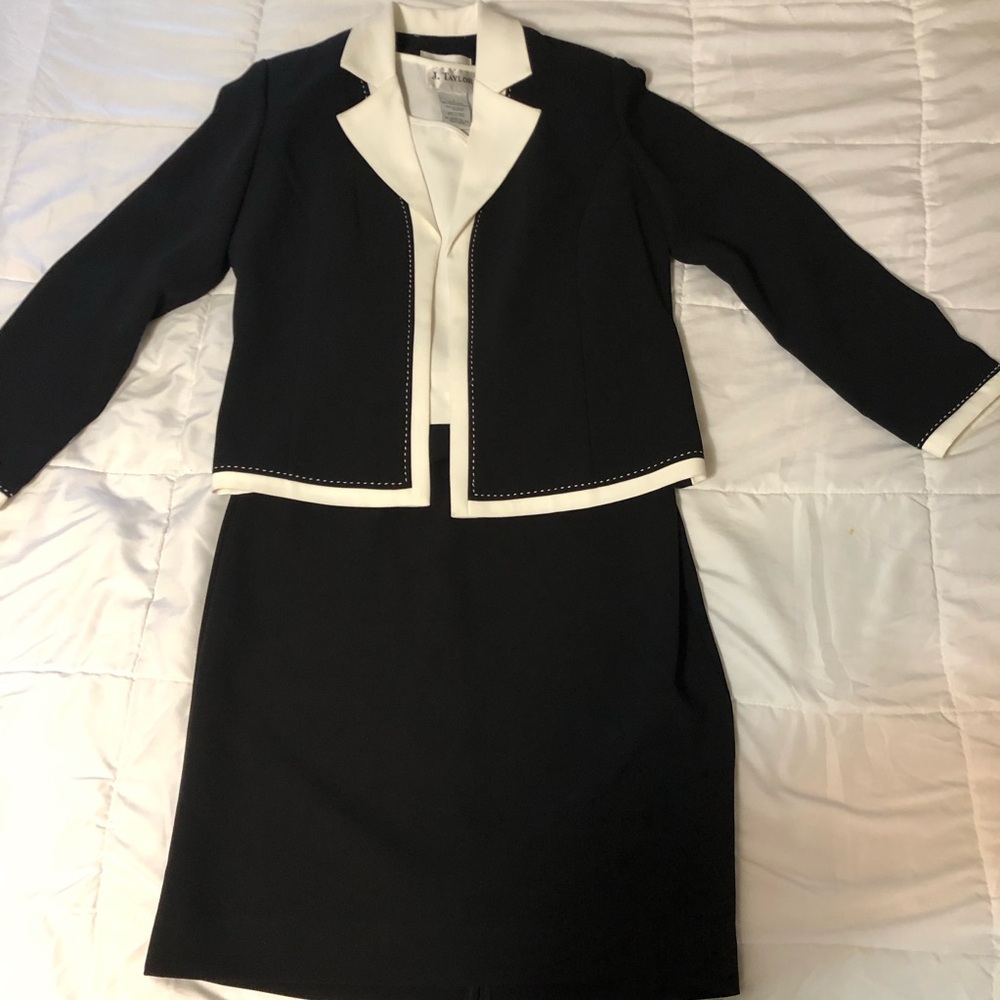 J Taylor Back White 3 pc Skirt set Timeless Professional business style size 8